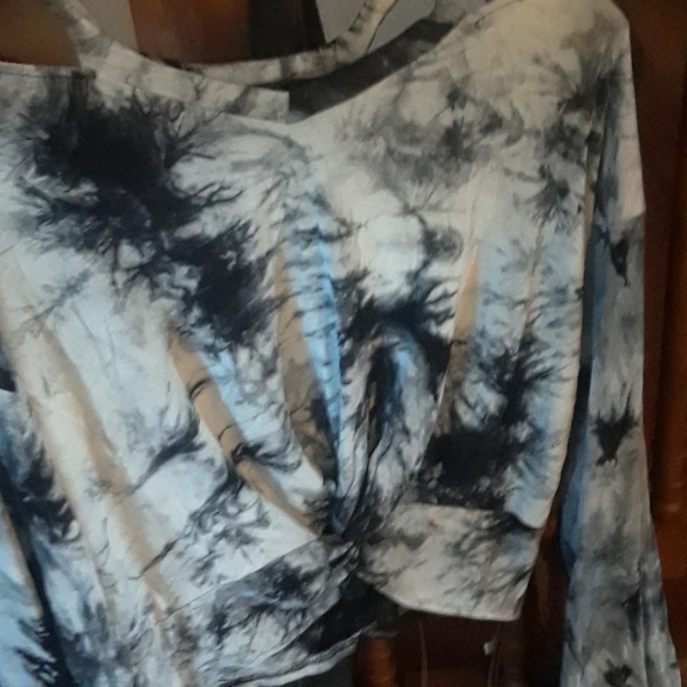 Rouched crop top w/ cut out neckline